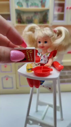 1997 Eatin' Fun Kelly Barbie | ASMR Nostalgia Video
