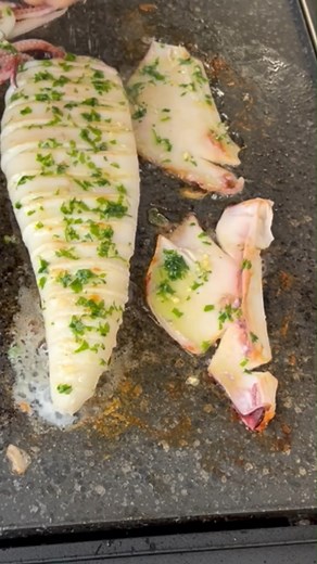 CALAMAR A LA PLANCHA, receta sencilla y sana para que te salga tierno y jugoso🥰 #cocinaespañola 😎Te enseño la receta del calamar con ajo y perejil preparado en la plancha, con los tiempos y trucos para que te quede tierno y muy rico. Es una receta super sana que gusta a toda la familia. | Covalplato Canal de cocina