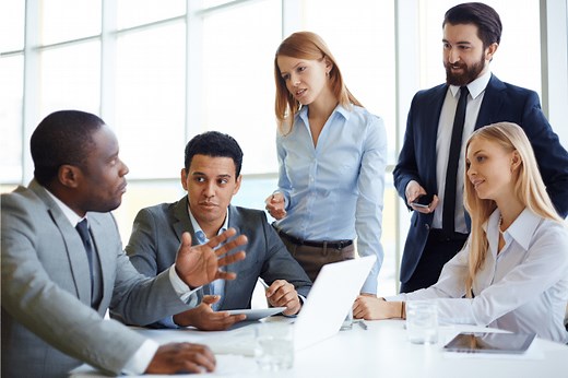 Modèle de Tuckman : les 5 étapes rythmant la vie d'une équipe