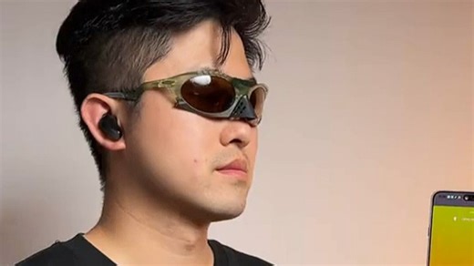 深度降噪与高清通话体验，有效过滤环境杂音干扰，让沟通更清晰流畅。搭载智能双麦克风阵列，精准捕捉人声，无论是通勤、办公还是运动场景，都能实现沉浸式语音交流，享受纯