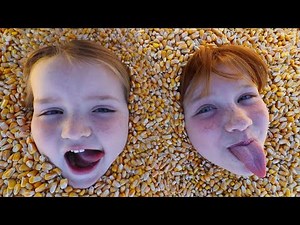 Spooky 1 HOUR special CORN KiDS 🌽 Family Halloween Party, Crafts and Painting Pumpkins the Movie