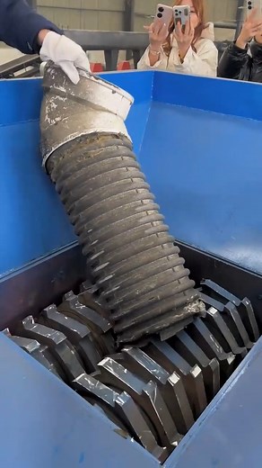 Annihilation Mode: Activated – The Shredder Eats Everything! #threadingmachine #technology 1456 | Fun DIY