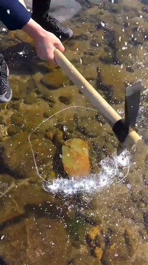 Raju’s High-Speed Run on a Frozen River 🧊⚡ | Mysterious Yellow Stone Discovery 💎🤖