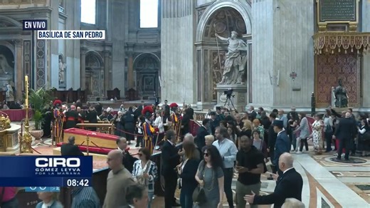 👀🇺🇸 Se calienta el Cónclave: El cardenal Raymond Leo Burke, quien ha sido señalado por medios de EU de tener afinidades políticas con Donald Trump, se pasea por el Vaticano. #PorLaMañana con Ciro Gómez Leyva | Radio Fórmula