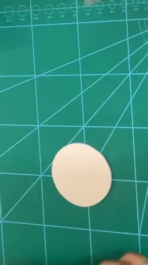 Fondant Santa Tutorial #christmastutorial #fondantsanta #santaclause #fondanttutorial #xmascake #crustncrumb #homebakerjamshedpur | Crust n crumb