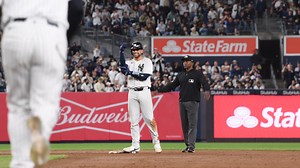 ¡Qué historia! ¡Qué momento! ¡Nada es imposible! Primer imparable de J.C. Escarra en MLB con los Yankees. 👏👏👏 | MLB Español