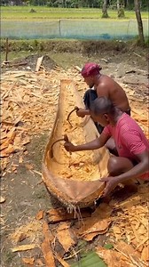 De palmera a canoa: tradición tallada a mano Con hachas y paciencia, artesanos vacían troncos de palmera hasta crear canoas listas para navegar ríos. #Canoas #ArtesaníaTradicional #TrabajoManual #CulturaAncestral #VidaRural | Agropecuaria TV