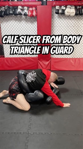 Calf slicer from body triangle in guard #AliceArdelean #PolyanaViana