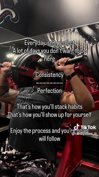 You want to hit your goals? Stack small wins daily - schedule workouts in you calendar - plan your nutrition the night before - focus on a bedtime routine - don’t stay on your phone for 8 hours a day The success you’re looking for is on the other side of the work you’re not doing. Start small and build 🧱🆙 Community, large group workouts, group trainer, Halloween, winter goals, winter habits, semi private training, group training, 1-on-1 training, Gym workout, Workout Ideas, gym mentality, Intr