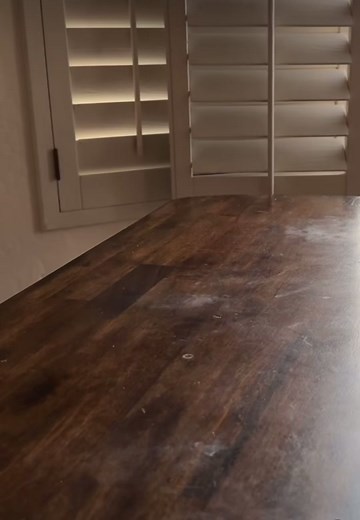 Elmo Needs Help: A Funny Puppet Adventure