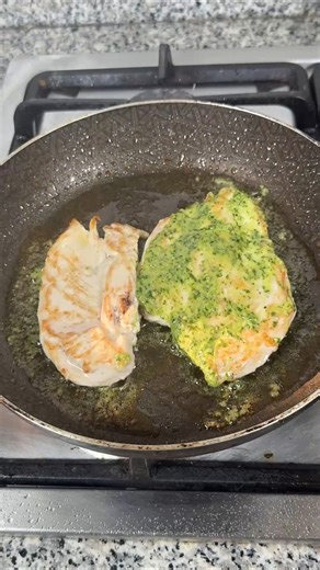 This is how you make a garlic and cilantro sauce
