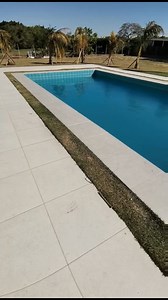 Mira cómo limpiar una piscina con agua turbia. Al final hay una sorpresa! Agua turbia tratamiento, solución alberca con agua turbia, súper cloración, aspirado a desagote. Enlace a la app CALCULADORA PARA PISCINAS en Android: https://play.google.com/store/apps/details?id=com.israel.montero.fernando.calculadorapiscinas Enlace a la app CALCULADORA PARA PISCINAS en IOS: https://apps.apple.com/bo/app/calculadora-para-piscinas/id1591745680 | Maneja tu Piscina