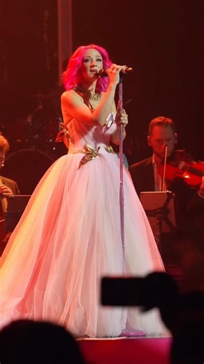 Také jsme společně, premiérově vůbec poprvé odehráli skladbu Ať se loučíš sám. Jak se vám to líbilo? 💕🙏 | Tereza Mašková