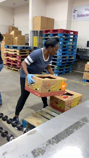 4K views · 35 reactions | Saturday Morning Volunteering Houston Food Bank #VolunteerOpportunity #volunteerwithus #houstonfoodbank #volunteer | DiscoveringNatural | Facebook