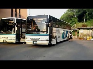 旅館の細く急な坂道を下り、転回し駐車する大型観光バス 日野セレガ Bus Turning round RYOKAN Parking.