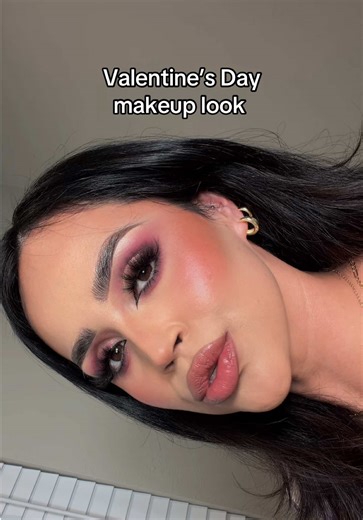Stunning Valentine's Day Makeup Look