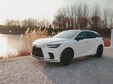 真正美丽的东西 并不会刻意寻求别人的目光 #全新rx高频智能安全 #全新rx心流驾控 #全新rx的仪式感 #你最喜欢的汽车品牌 #雷克萨斯 @雷克萨斯中国