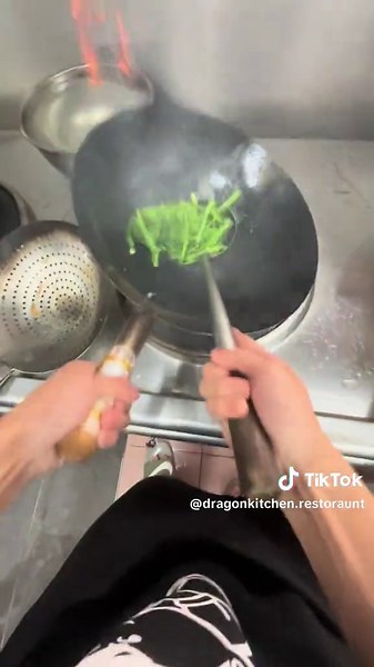 Garlic Spinach Stir Fry: A Chinese Style Recipe