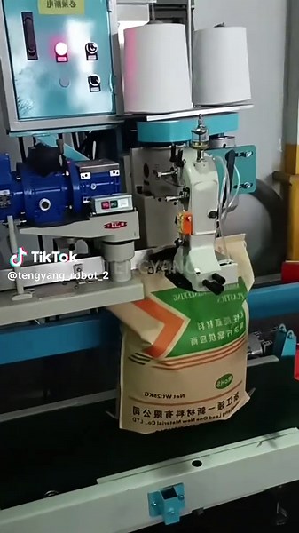 10kg automatic packaging machine for plastic granules.#Packagingmachine #WeighingPackager#QuantitativePackaging#AutoWeighingPackager#WeighingScale #PackagingAutomation#FormFillSeal #GrainPackaging#PlasticPackaging#PowderPackaging #ChemicalPackaging#FoodPackaging #BulkBagging6#HighSpeedPackaging#WeighingAccuracy #PrecisionWeighing #CostSaving#Efficiency #FactoryLife #Engineering #TengYangrobotic#EnvasadoraPesadora #EnvasadoCuantitativo#EnvasadoraAutomÃtica #fyp