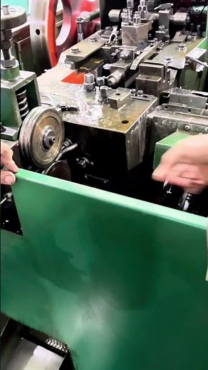How to adjust screw header machine video. Step to debug 1 die 2 below machine.