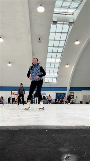 First figure skating lesson ✅ #figureskating #olympics #beginner #iceskating
