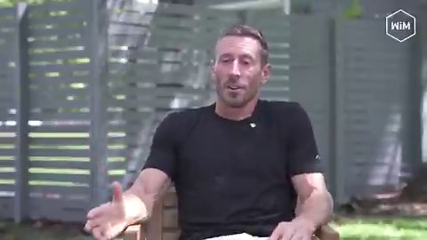 It is not a lie: yes, sunscreen prevents cancer. Substantially.In a randomized Australian study (source see down below) over 15 years daily use of sunscreen reduced the risk of melanoma by 73% vs. just random use. It was tested in a large age group from 25 to 75. ✅ Skin cancer can be prevented by applying sunscreen. Use it!