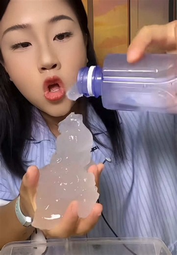 water bottle slush ice #1heartice #2heartice #ice #iceeatingasmr #asmr #icelover #viral #fyp #iceeating #softice #slush #slushyice