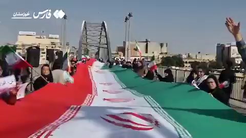 🇮🇷 Iranian citizens are responding to threats against national infrastructure by forming human chains around bridges and power plants across the country.