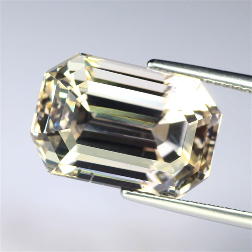 ICA Certified 22.19 ct Octagonal Cut 17 x 12 mm 100 % Natural Kunzite