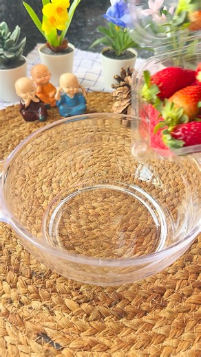 Dhruvi Jain on Instagram: "✨STOP ❌ washing strawberries only with water! Here’s the right way to clean strawberries properly 🍓👇 ✔️ Wash only before eating ✔️ Keep the green stem ON while washing ✔️ Rinse under running water for 20–30 seconds ✔️ For deep cleaning: soak 5 mins in salt + vinegar water ✔️ Rinse again with clean water ✔️ Pat dry & then remove the stem Clean fruit = better taste + safer eating 💛 Save this 🍓 & share with someone who loves strawberries 😍 #stawberry #stawberries #se