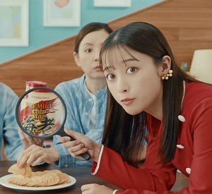 橋本環奈「チップスター」新CMキャラに就任、チップスターの秘密や楽しみ方伝える