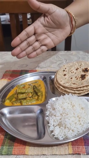 #dahi wali bhindi ki sabji ke sath khana taiyar hai#plz_subscribe_my_channel Cookwithanamikaraj