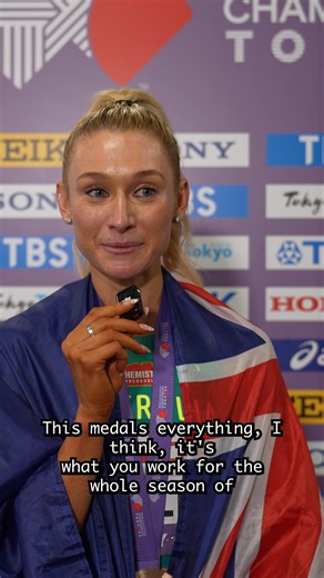 Jessica Hull has secured Australia's first middle-distance medal at the World Athletics Championships in 20 years. Not since Craig Mottram has the green & gold stepped onto the podium for middle distance - Jessica Hull, take a bow! 🥉 🗣️ Hear from the World Championship Bronze medalist as she reflects on the flying 1500m final. | Australian Athletics