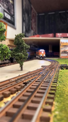 These Lionel ES44 are really nice. They run extremely smooth. #modeltrains #es44ac #diesel | Jokers Trains