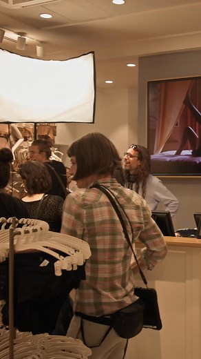 Behind the scenes of Love Roulette, filmed at our Intimissimi boutique on Bahnhofstrasse Zurich. Elegance and emotion — on and off the screen. Discover all the looks. | INTIMISSIMI