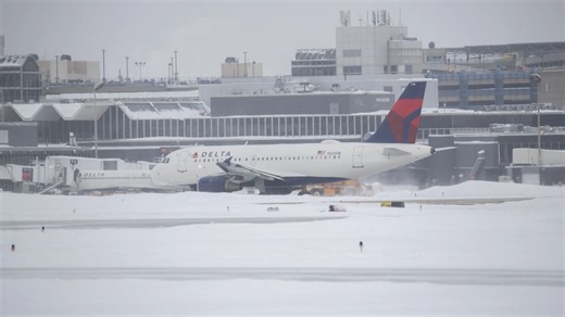 Over 2k flights canceled in Spring Break chaos as airport becomes 'ghost town'