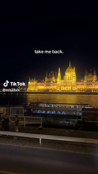 Exploring the Beauty of Budapest's Parliament Building