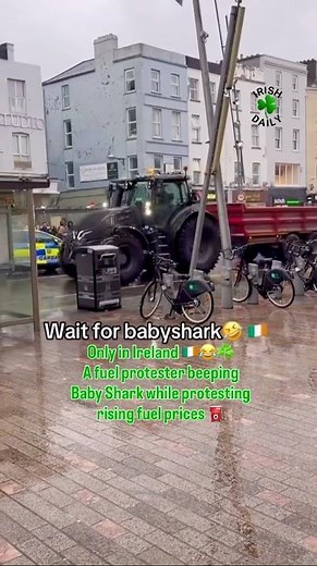 Only in Ireland 🇮🇪😂 a fuel protester beeping Baby Shark while protesting rising fuel prices⛽️