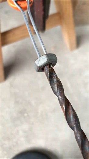 Remove Broken Bolts in Seconds with This Drill Bit Hack #tips #boltextractor #drillbit #shortsfeed