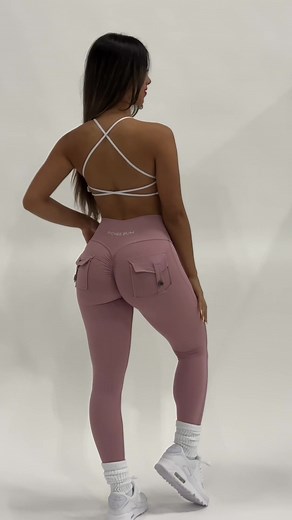 NEW Mauve Pocket Scrunch Butt Leggings are now available online! 🤍 Top will be releaded tomorrow!
