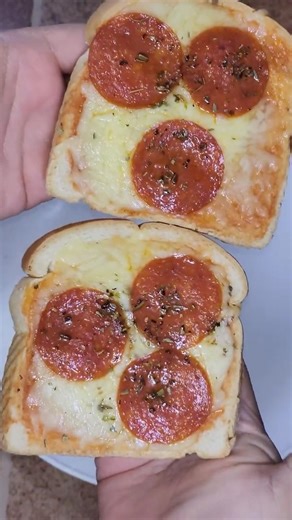 Mini pizzas con pan de caja caseras fáciles y rápidas