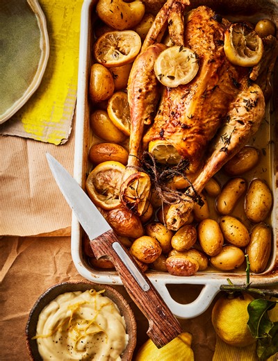 Poulet au citron et à l’ail, pommes de terre grenailles et mayonnaise acidulée  pour 4 personnes - Recettes - Elle à Table