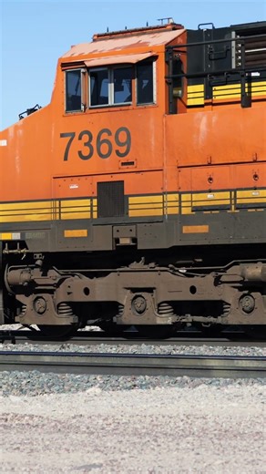 Desert Monster Train Loaded with JB Hunt Containers #trainspotting #freighttrain #bnsf