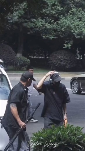 15K views · 932 reactions | #DylanWang leaving Kunming✈️ for filming Keep Running Show 06042024. STAY TUNED FOR UPDATES. : Breakdawn #WangHeDi #王鹤棣 #keeprunning | Dylan Wang - Wang Hedi | Facebook