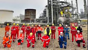 👷‍♂‍ 👷‍♀‍Om de kans op incidenten met een roetende fakkel te minimaliseren, voerden we dit jaar groot onderhoud uit aan drie fakkels. Zo verwachten we, áls we moeten fakkelen, dit schoner te kunnen doen, minder overlast te veroorzaken en dus een betere buur te zijn voor onze omgeving. Lees hier meer: https://go.shell.com/3Egoa0h | Shell