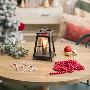 5.1K views · 38 reactions | ✨ Brighten your holidays with our Shining Light Warmer! ✨  bit.ly/3V0MNJA | Scentsy Europe | Facebook
