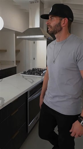 Tonight's #Flipping101 is gonna be messyyyyy. See if/how Tarek and team find their way around this challenging reno at 9|8c! Stream next day ➡️ @StreamOnMax. | HGTV