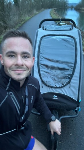 Valentin Simon on Instagram: "Comment je continue à m’entraîner avec un bébé Slides suivantes : • 1️⃣ Je m’entraîne tôt • 2️⃣ J’accepte les séances imparfaites • 3️⃣ Je cours avec la poussette • 4️⃣ Je privilégie la régularité au volume Tu veux plus de contenu running + papa ? Abonne-toi 💪 #running #runningfrance #papa #dadlife #poussette"