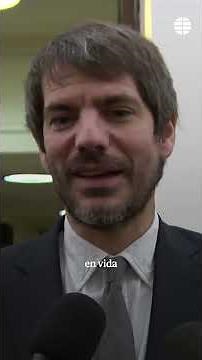 Urtasun se confiesa seguidor de #extremoduro "desde muy chiquitín": "Robe es una leyenda del rock"