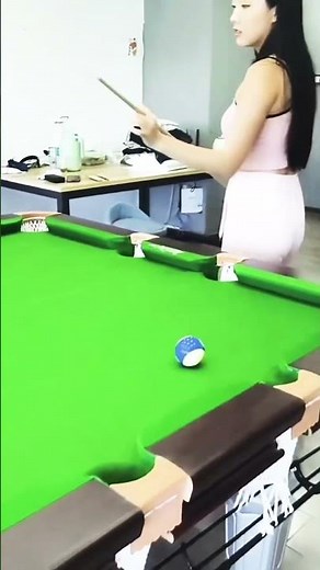 Beautiful girl playing billiards 😍#billiards
